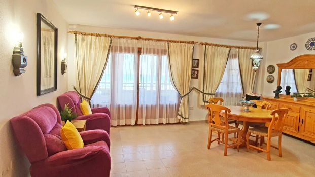 Apartamento de alquiler en Passeig Marítim, Miramar - Photo 1