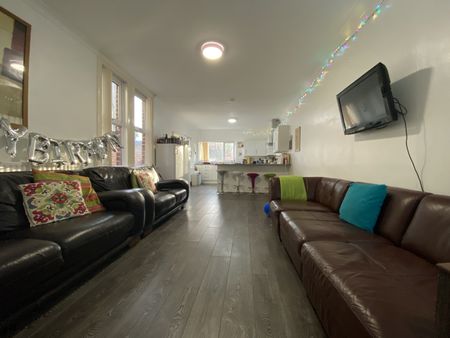 Connaught Road, Roath - Photo 2