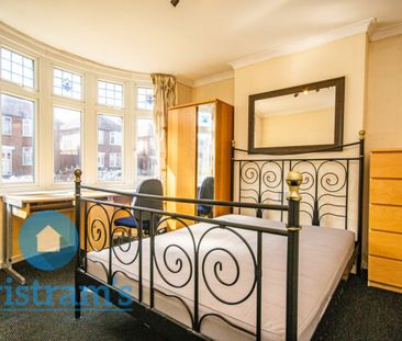 References Pending - 4 bed Detached House - Photo 3