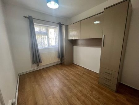 BARSTABLE BASILDON - Photo 2