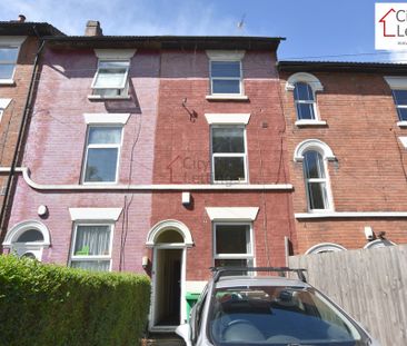 5 Bedroom Mid Terraced House - Photo 5