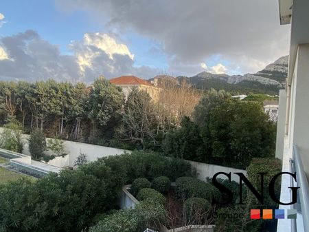 T3 MEUBLE AVEC TERRASSE ET GARAGE DOUBLE - Photo 4