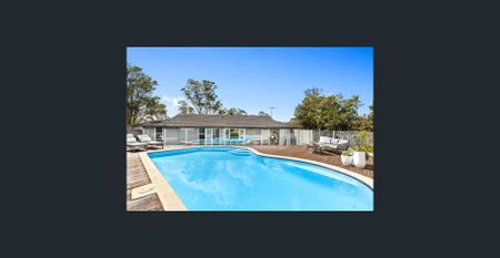 Stunning family oasis in prime location - Photo 3