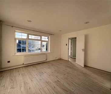 Hazel Road, Mytchett, Camberley, Surrey, GU16 - Photo 3