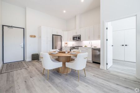 Elevated Kanata Rental Living. On The Park. - Photo 2