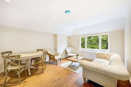 A recently renovated two bedroom fourth floor apartment benefitting from direct lift access, views of the communal gardens and a brand new kitchen. - Photo 5