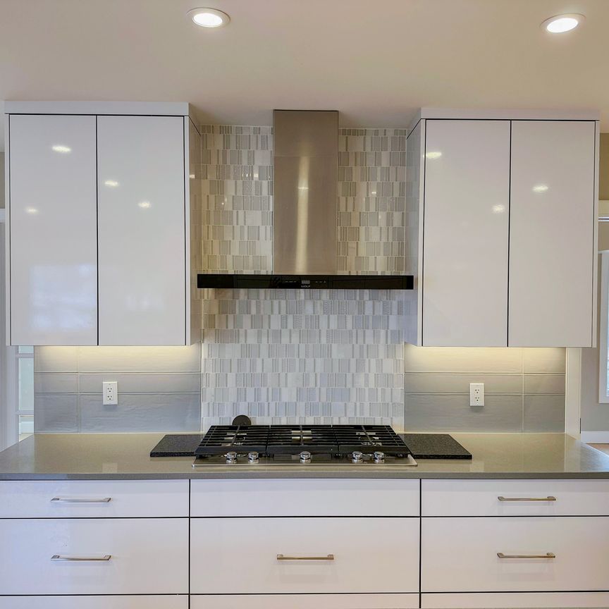 Spacious Family Home With Hot Tub And Fire Pit In St. Andrews Heights! - Photo 1