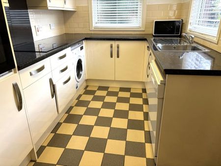 4 bedroom terraced house to rent - Photo 4