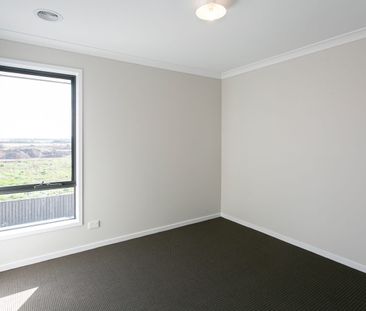 Modern Double Story living in the heart of Lara! - Photo 1