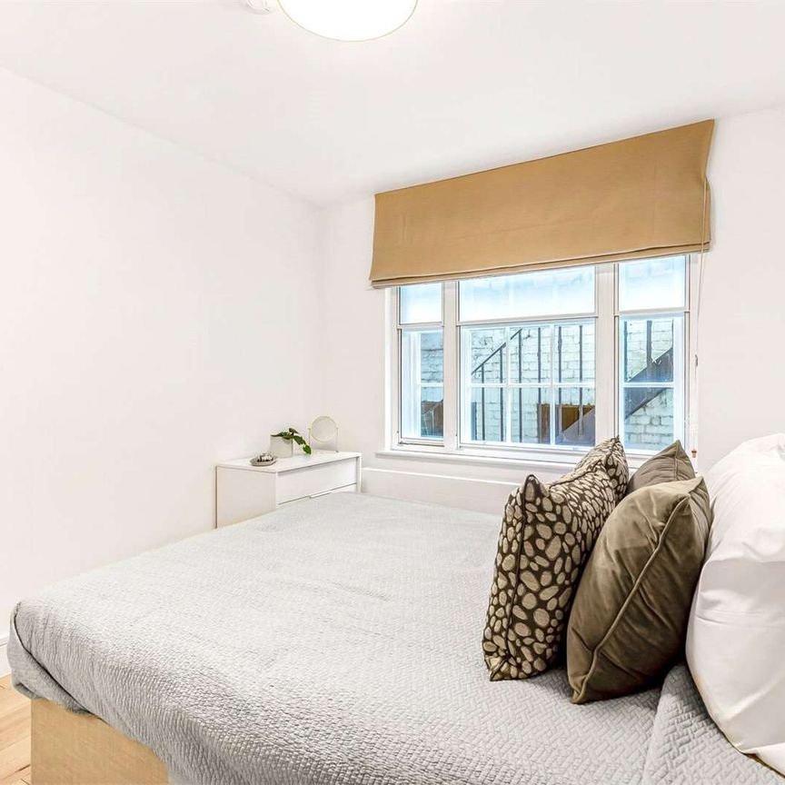 A charming 2 bedroom flat on Wimpole Street, situated near Marylebone High Street. - Photo 1