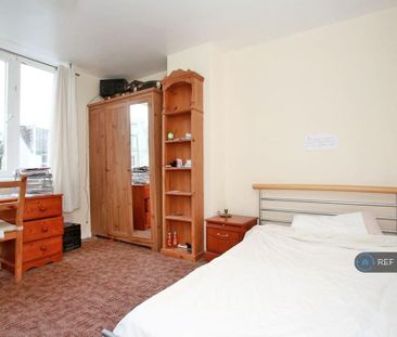 5 bedroom semi-detached house to rent - Photo 4