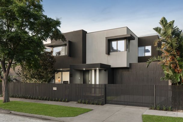 CONTEMPORARY LIFESTYLE ON THE BEACH EDGE! - Photo 1