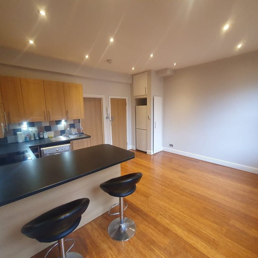 1 Bed Flat, Merton High Street, SW19 - Photo 1