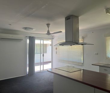 Charming 1 Bedroom Cottage for Rent in Petrie - Photo 3