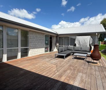 Modern living, country location! - Photo 1