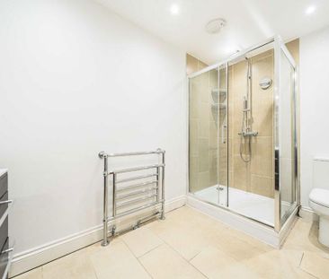 3 bedroom flat to rent - Photo 6