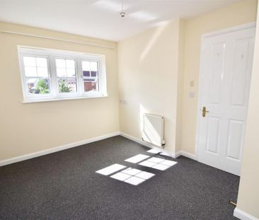 3 bedroom Semi-detached house to rent in Chesters Avenue, Longbento... - Photo 3