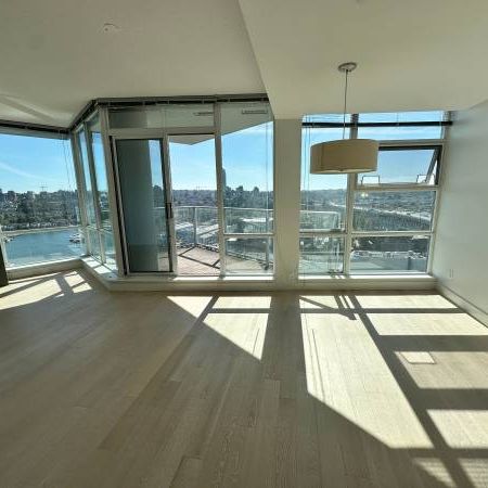 (DPMonline.ca) Luxury Waterfront Condo, Air-Conditioned! - Photo 1