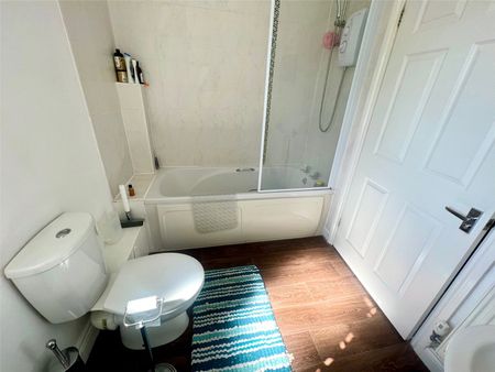 1 bedroom semi-detached bungalow to rent - Photo 3