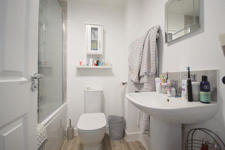 2 bedroom semi-detached house to rent - Photo 2