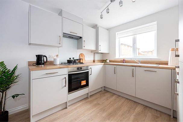 3 bedroom semi-detached house to rent - Photo 1