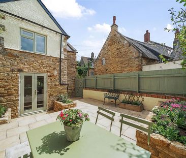 2 bedroom character property to rent - Photo 5