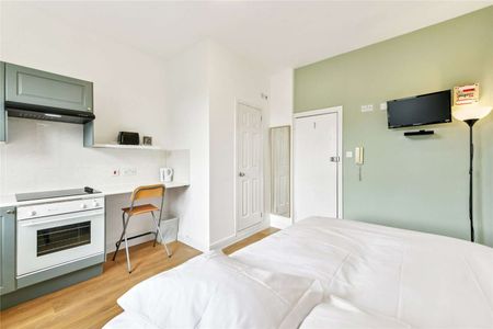 Studio flat in Earl's Court with shared garden - Photo 4