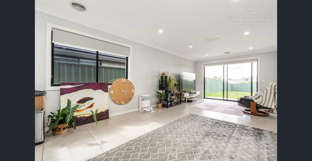 Modern Living Meets Everyday Comfort - Photo 1