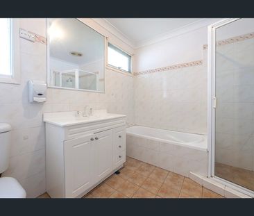 Comfort, Space, and Functionality – Ideal Family Living - Photo 5