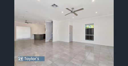 CONTEMPORY LIVING WITH SPACE FOR THE WHOLE FAMILY - Photo 2