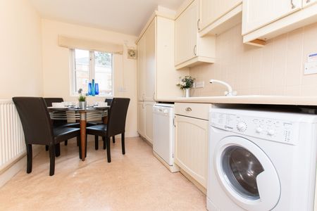 Pullman Court, Maidenbower, Crawley, RH10 - Photo 2