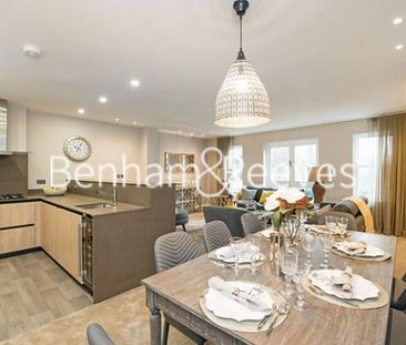 3 Bedroom flat to rent in Lyndhurst Road, Hampstead, NW3 - Photo 1