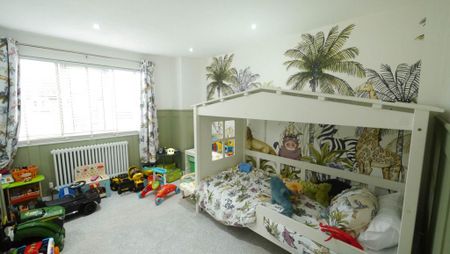 4 bedroom semi-detached house to rent - Photo 4