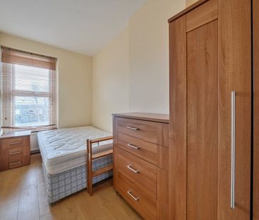 3 bedroom flat to rent - Photo 6