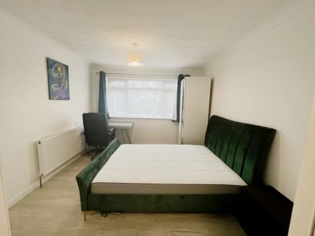 room 6 - Photo 2
