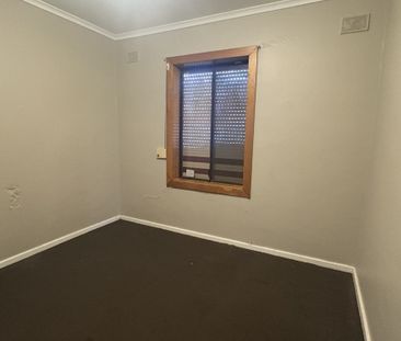 Cosy 3-Bedroom Home with Garage in Davoren Park - Photo 4