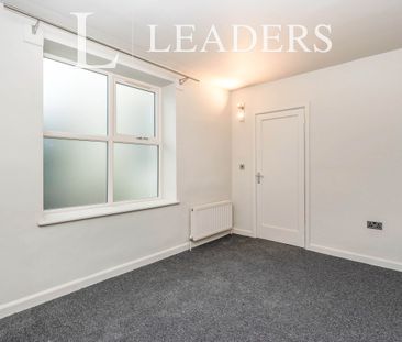 3 bedroom apartment to rent Titchfield Lane - Photo 2