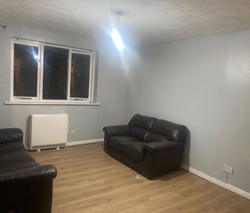 1 Bed Flat, Rothesay Court, SE6 - Photo 4