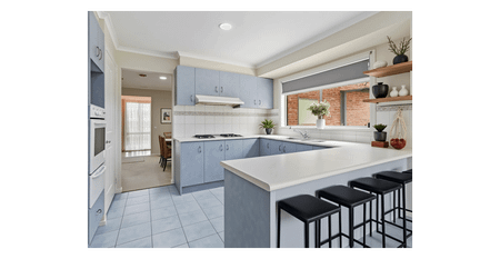 A bright family home ready to make your holidays feel extra merry. - Photo 2