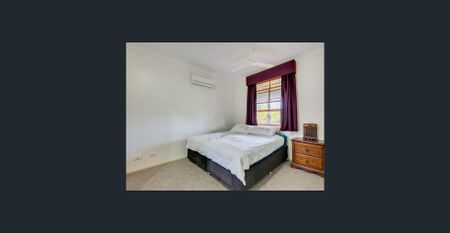 HOME WITH CHARMING CHARACTER - Photo 2