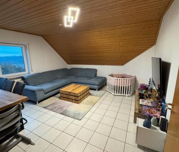 Helle 4-Zimmer-Dachgeschosswohnung mit Balkon - Photo 1