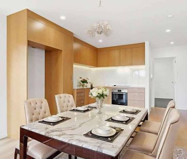 Rare layout 3 Bedroom 3 ensuite bathroom townhouse - Photo 2