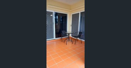 Ground Floor Unit with Private Gated Courtyard - Photo 2