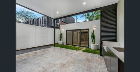 "Semi Detached Brand-New Inner City Sanctuary" - Photo 4