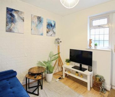 5 bedroom semi-detached house to rent - Photo 5