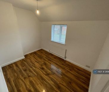 3 bedroom semi-detached house to rent - Photo 5