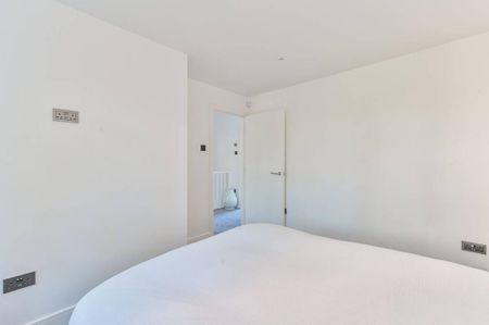 3 bedroom end of terrace house to rent - Photo 2