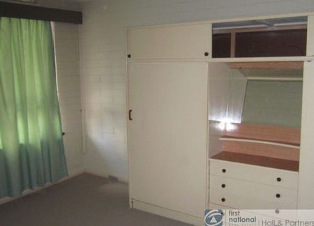 Located in the heart of Noble Park is this one bedroom apartment. - Photo 3