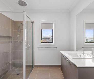 Stunning and spacious throughout, this professional style three bed... - Photo 5