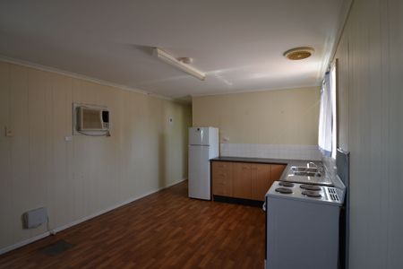 UNIT 9 PALM LODGE - 9/5 Dennis Street, Port Augusta SA 5700 - Photo 2